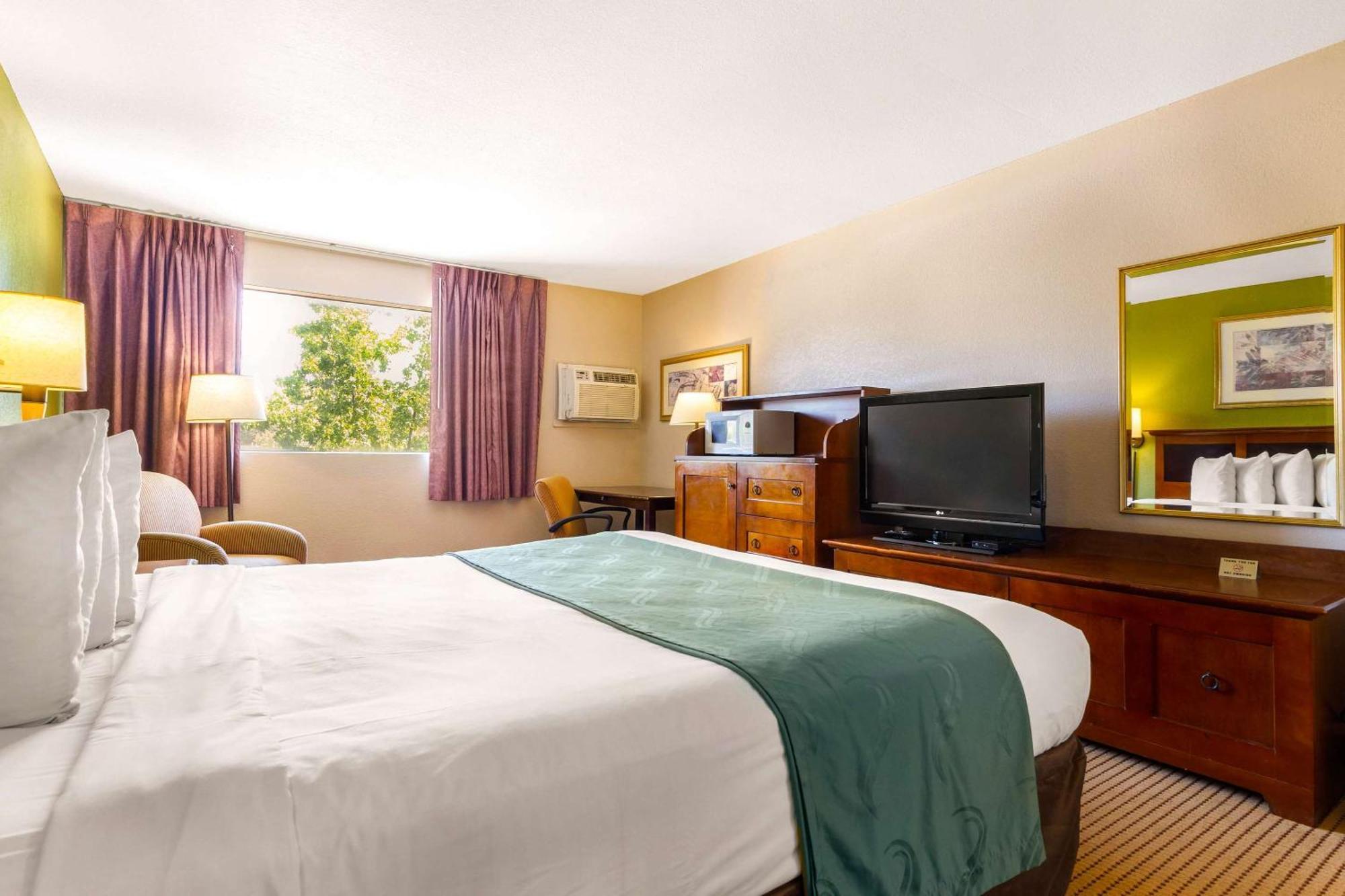 Rodeway Inn Auburn Exteriör bild